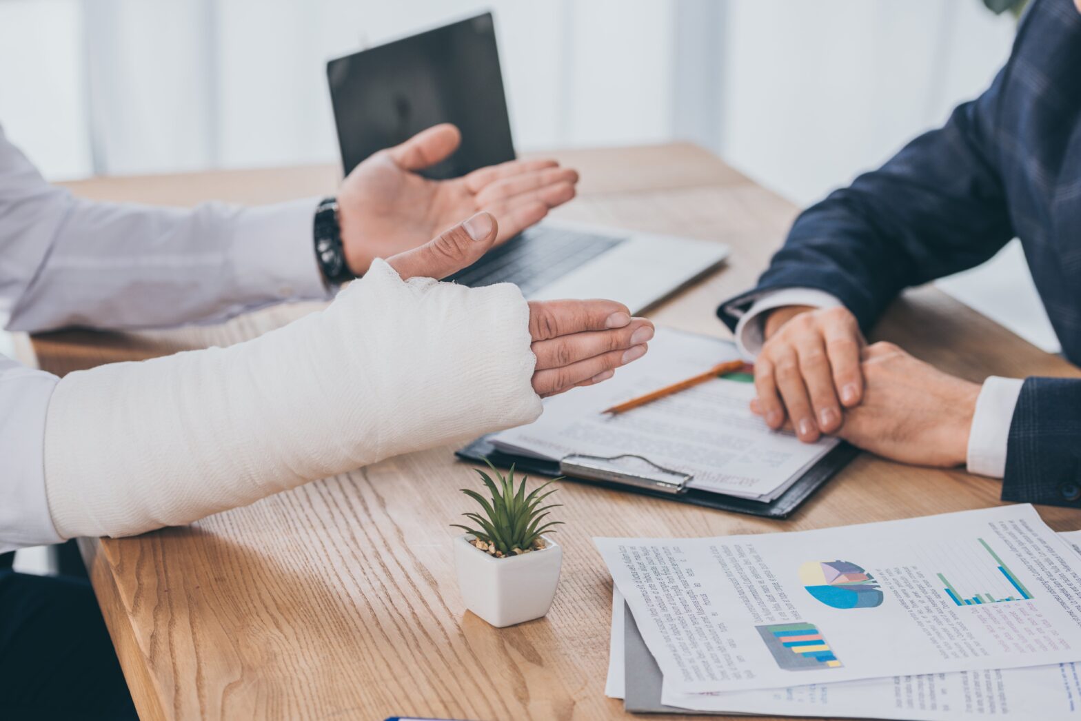 difference between workers' compensation claims and personal injury claims