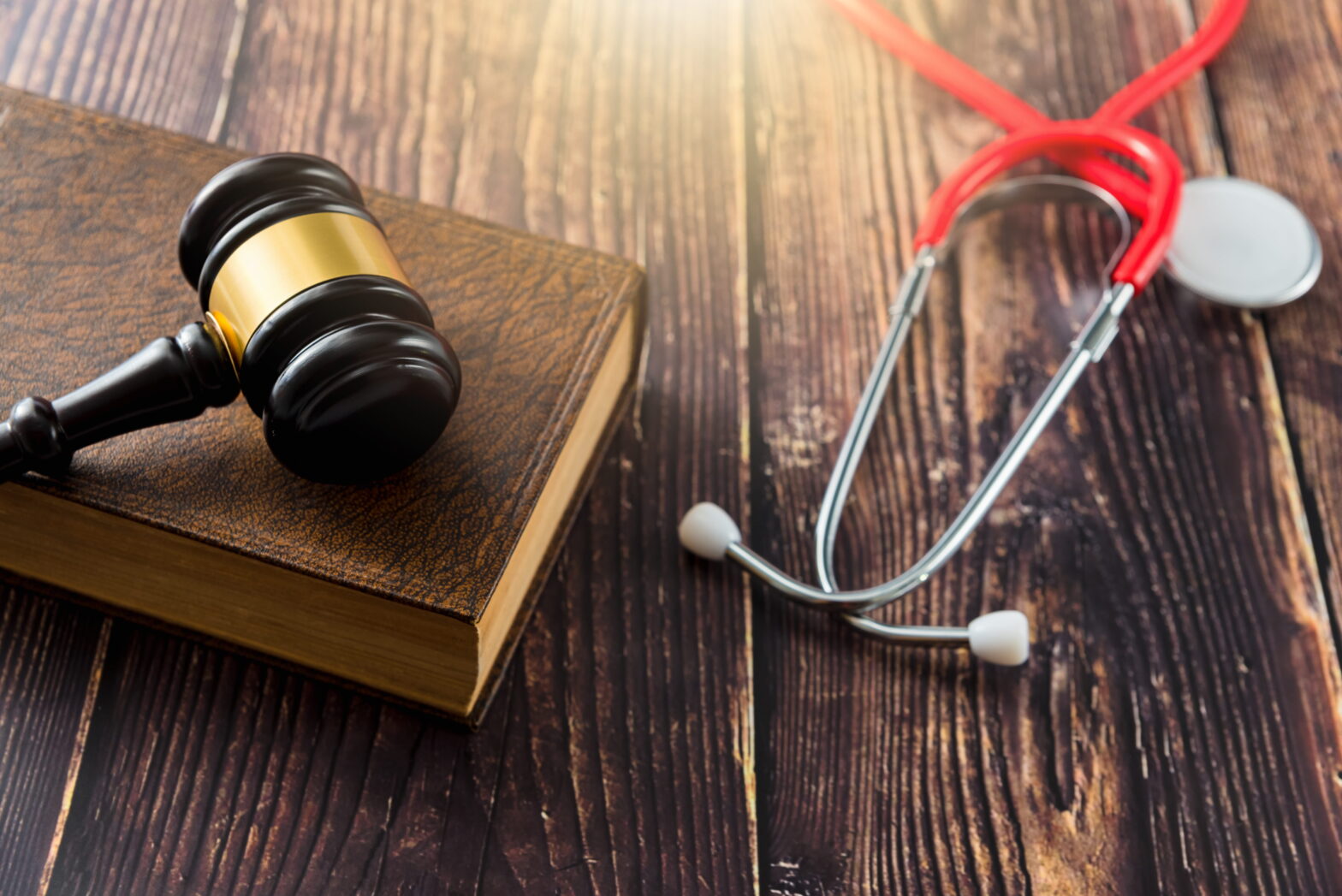 victims of defective medical devices filing a lawsuit